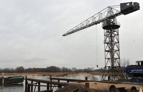 Omroep Gelderland Gigantische werfkraan naar Stadsblokkenwerf in Arnhem